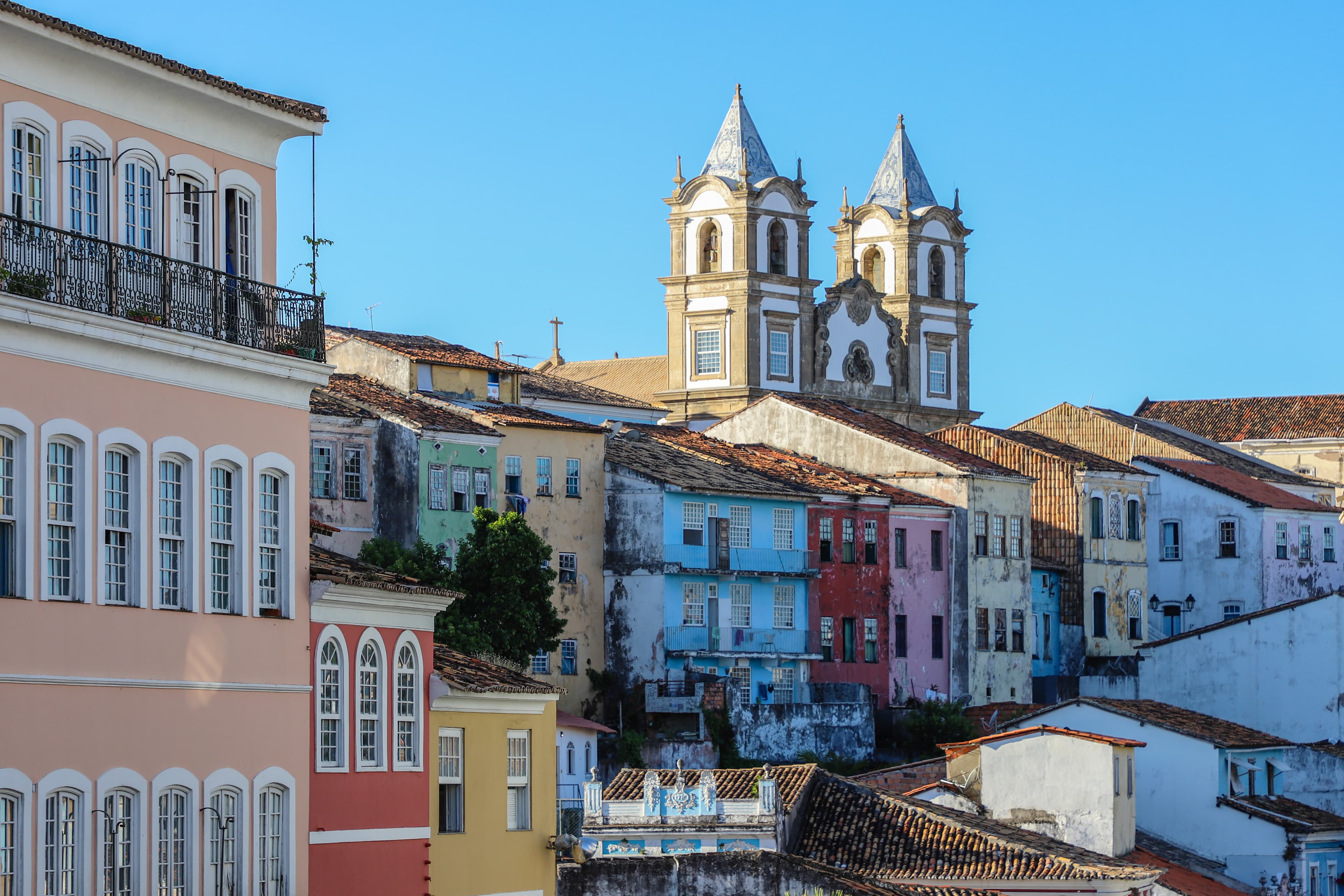 Casario do Pelourinho e torres da Igreja do Rosário dos Pretos em Salvador, fotografados em 2019